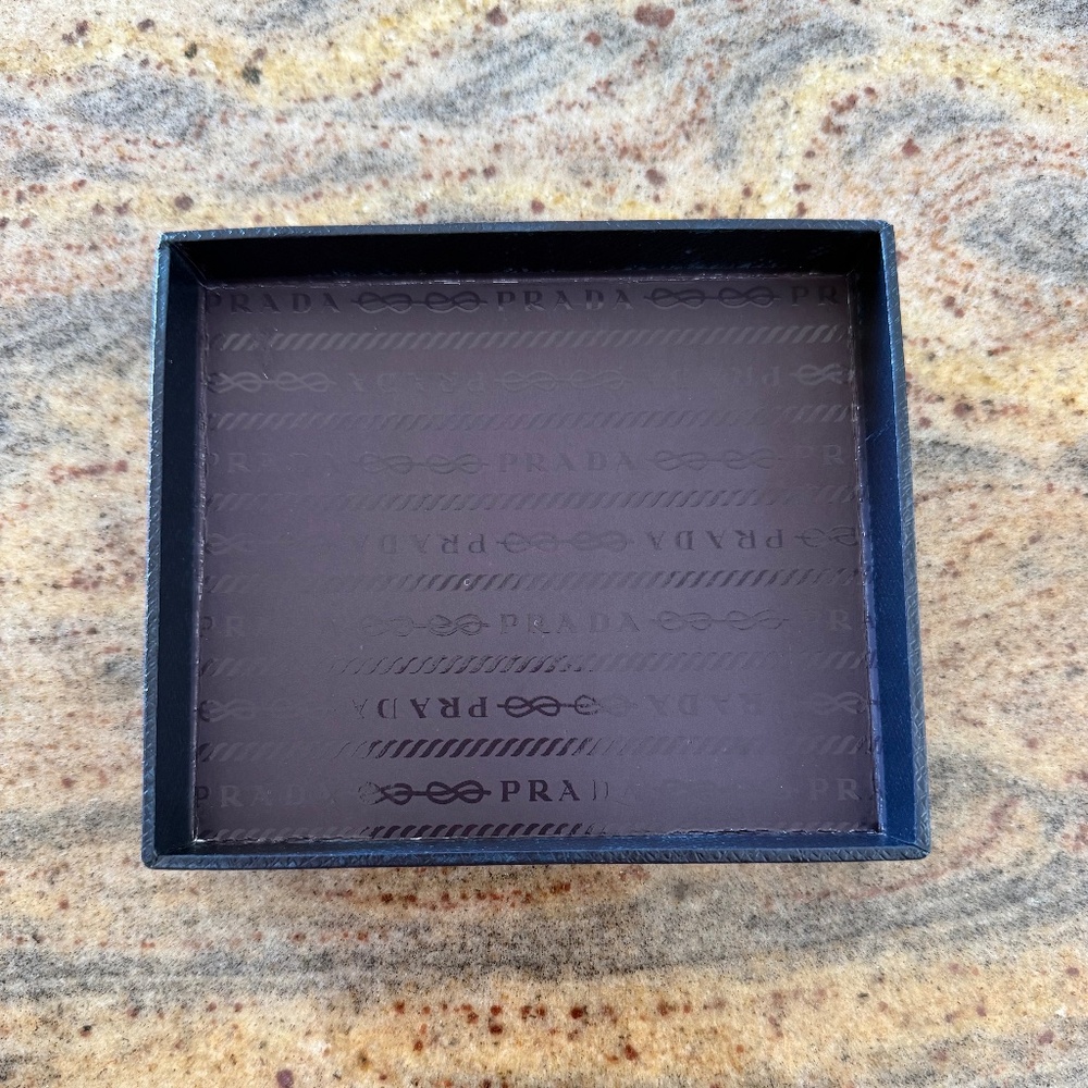 Prada gift box (Authentic) - Picture 6 of 11